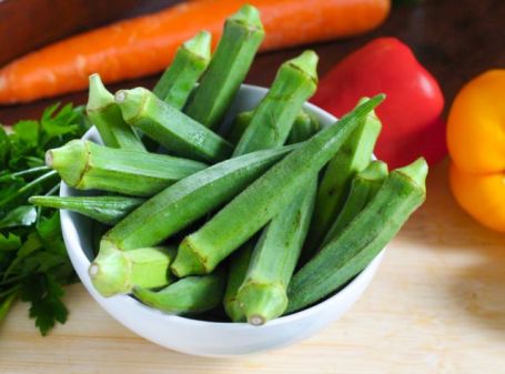 okra in a bowl with peppers and carrot