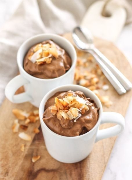 Meet your next favourite healthy dessert: This Toasted Coconut Chocolate Avocado Mousse tastes decadent, but has major beauty benefits! Collagen helps give your skin, hair and nails a boost while avocado and chocolate are high in essential vitamins and minerals that help us melt away stress. Grab your food processor! Recipe via Eat Spin Run Repeat // @eatspinrunrpt