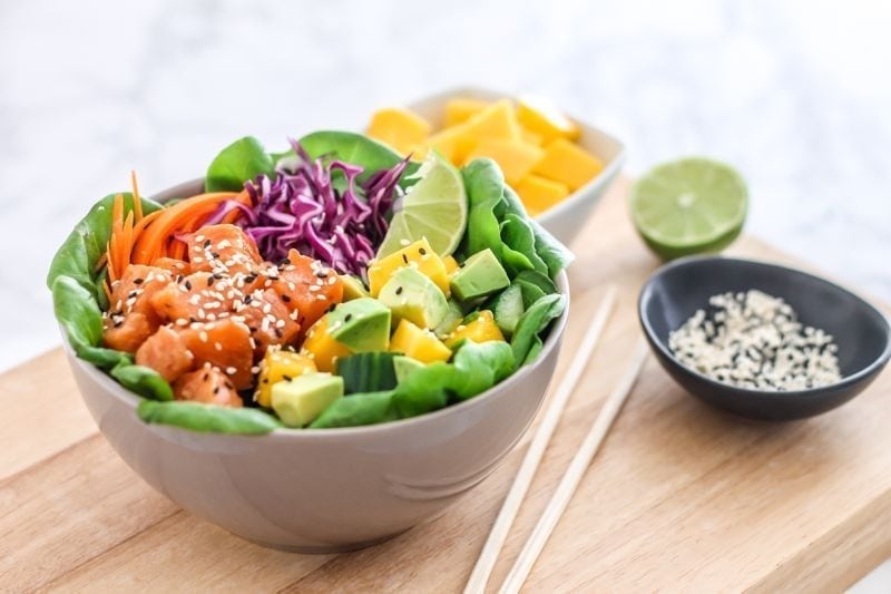 Salmon Poke Bowl with Spicy Sauce || gluten free, paleo, high protein || Eat Spin Run Repeat
