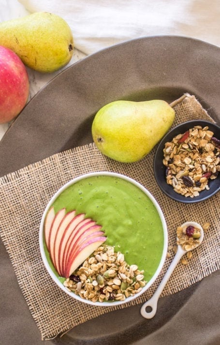 Fall Harvest Smoothie Bowl || Packed with apples, pears, greens and ginger, this anti-inflammatory, vegan smoothie is a fall fave! || My Fresh Perspective || #vegan #antiinflammatory #smoothiechallenge #plantbased #eatclean